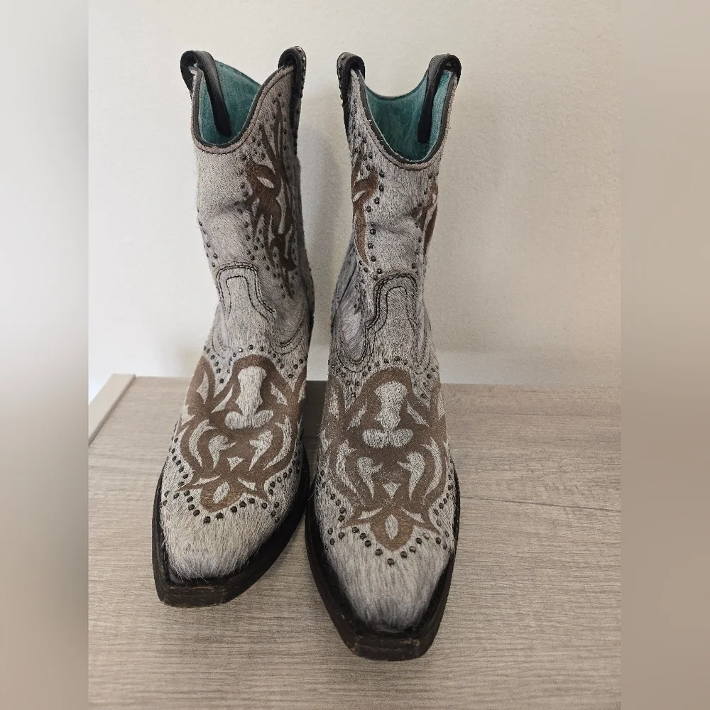 Corral Grey Fur Laser & Studs Shortie Leather Boots Womens 10 Snip Toe 2-inch Co - Picture 4 of 9